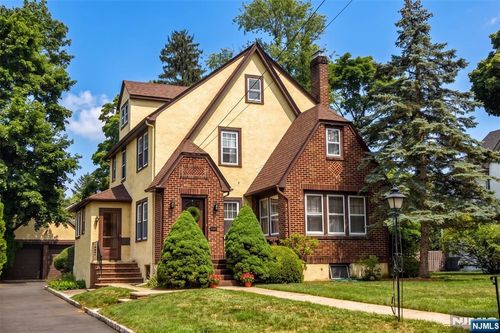 255 Pearsall Ave, Ridgewood, NJ, 07450-2721 | Card Image