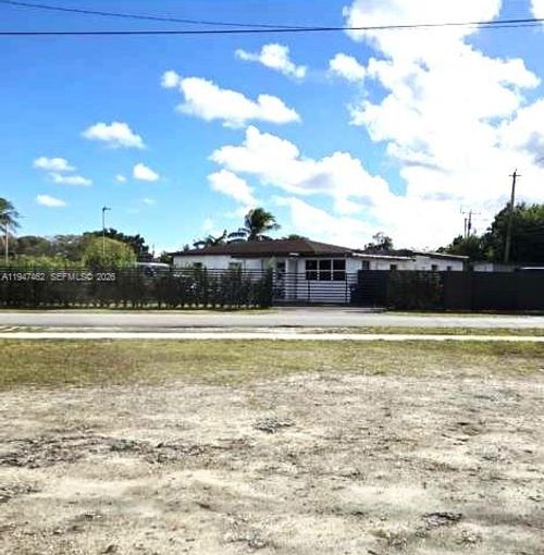 14200 Carver Dr, Miami, FL, 33176-6428 | Card Image