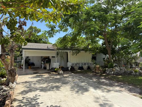5216 Ne 3rd Ave, Oakland Park, FL, 33334-1685 | Card Image