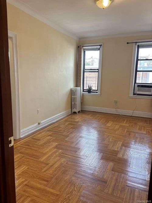 3f-37-16 83 Street, New York, NY, 11372 | Card Image