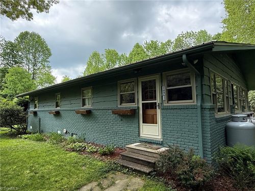 194 Abbey Rd, Boone, NC, 28607-8606 | Card Image