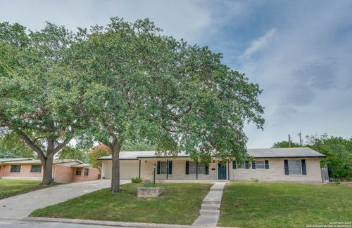 211 E Woodlake Dr, San Antonio, TX, 78229-3615 | Card Image