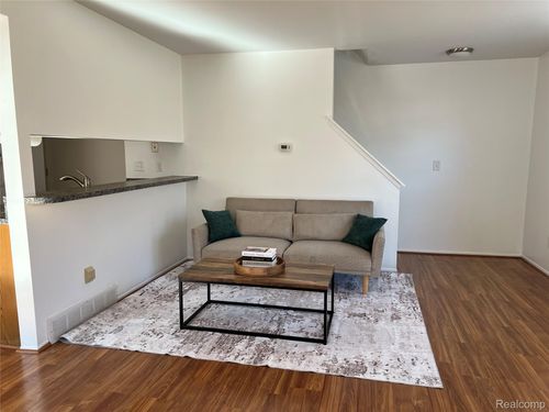 2736 Glenbridge Ct, Ann Arbor, MI, 48104-6728 | Card Image