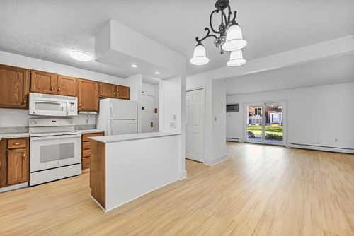 540 Georgetown Pl, Traverse City, MI, 49684-5617 | Card Image