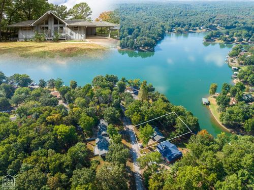4 Winnebago Cir, Cherokee Village, AR, 72529-4102 | Card Image