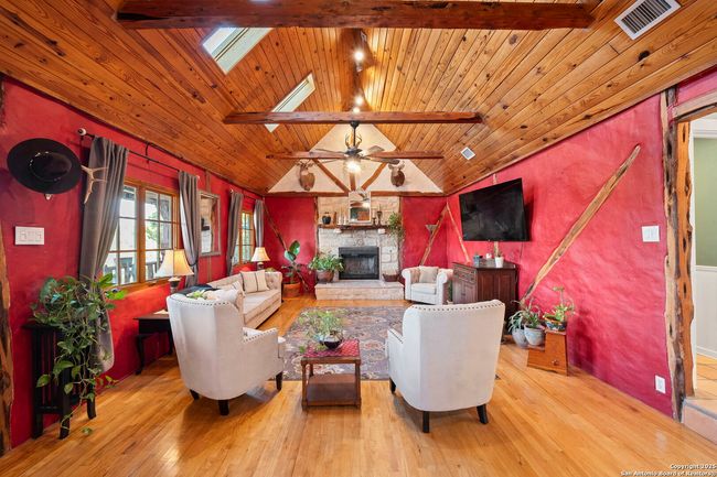 110 Apacheria Pass W, House other with 3 bedrooms, 3 bathrooms and null parking in Comfort TX | Image 11