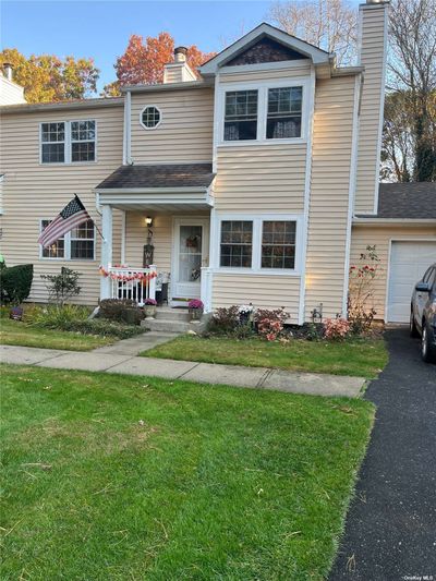 13 - 13 Stone Commons, Condo with 2 bedrooms, 2 bathrooms and null parking in Yaphank NY | Image 1