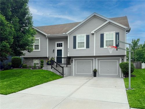8707 Ne 101st Ter, Kansas City, MO, 64157-8720 | Card Image