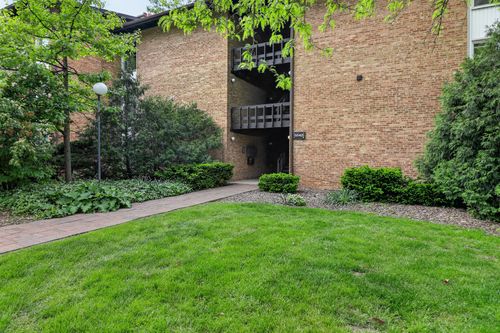 74e-5542 E Lake Dr, Lisle, IL, 60532-2680 | Card Image