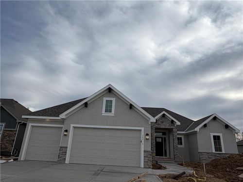 13715 Nw 70th St, Parkville, MO, 64152-1420 | Card Image