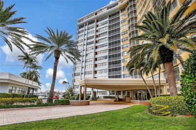 114 - 100 Golden Isles Dr, Condo with 2 bedrooms, 2 bathrooms and null parking in Hallandale Beach FL | Image 1