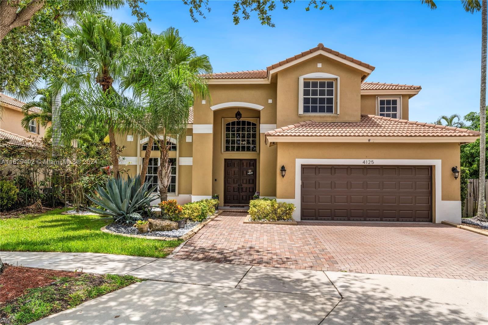Amber Ln, Weston, FL 33331