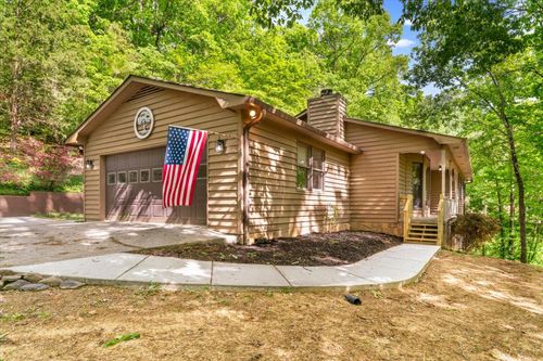 107 Van Buren Dr, Dalton, GA, 30721-8704 | Card Image