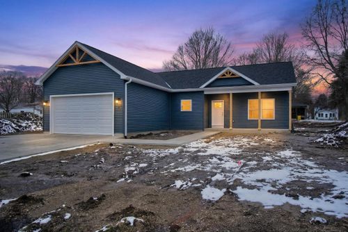 8 Hunting Trail Ave, Quincy, MI, 49082-1238 | Card Image