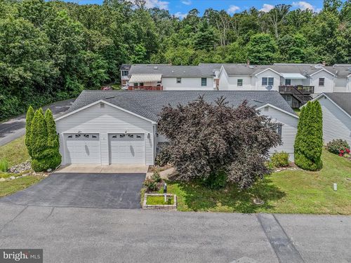 7 United Morgan Dr, BERKELEY SPRINGS, WV, 25411-6793 | Card Image