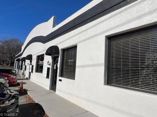 501 E Main St, Yadkinville, NC, 27055-8135 | Card Image