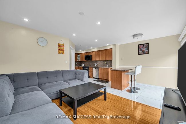 28 Herdwick St, House attached with 4 bedrooms, 4 bathrooms and 4 parking in Brampton ON | Image 8