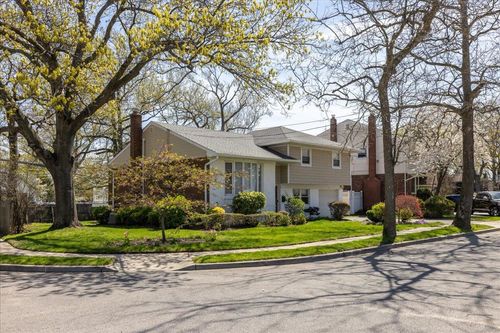 1 Newport Dr, Hewlett, NY, 11557-1004 | Card Image