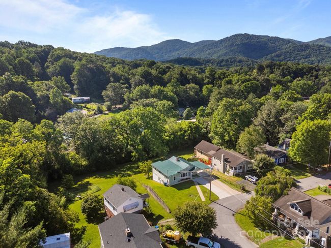 109 Short St, Home with 3 bedrooms, 2 bathrooms and null parking in Waynesville NC | Image 36