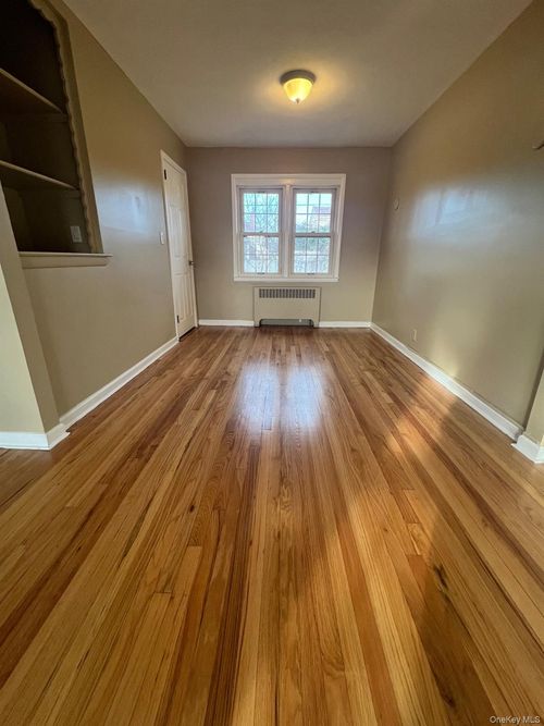 243 Lee Ave, Hicksville, NY, 11801-5845 | Card Image