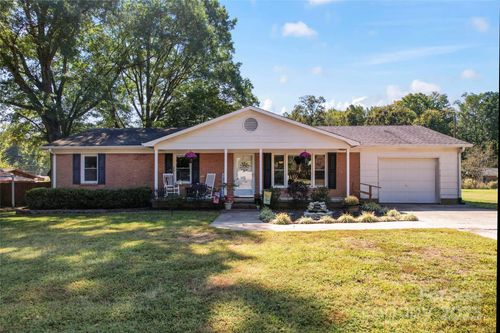 307 Meadowood Cir, Kannapolis, NC, 28081-7123 | Card Image