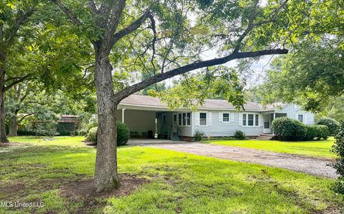 125 Sycamore Dr, Ridgecrest, LA, 71334-3643 | Card Image