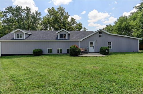 105 W Washington St, Trimble, MO, 64492-9715 | Card Image