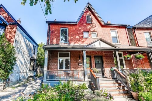 13 Howland Rd, Toronto, ON, M4K2Z4 | Card Image