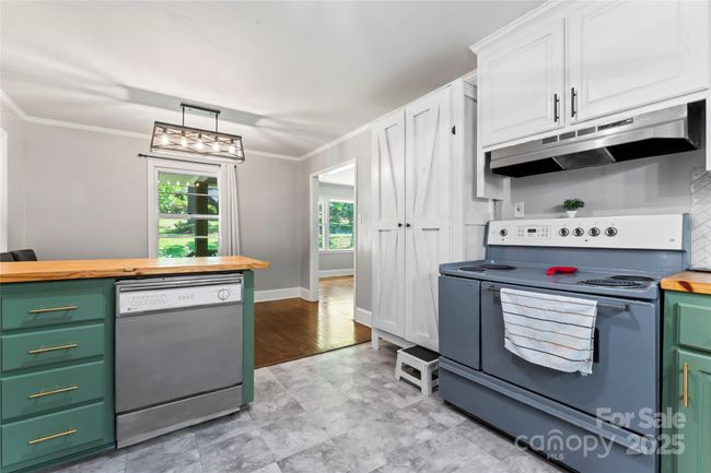 Laundry Room | Image 15