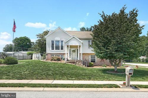 2705 Brookmar Dr, YORK, PA, 17408-9496 | Card Image