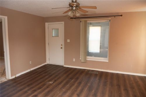 332 Newell St, Waterloo, IA, 50703-3134 | Card Image