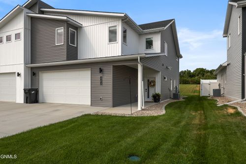 4204 Silver Blvd, Bismarck, ND, 58503-6975 | Card Image
