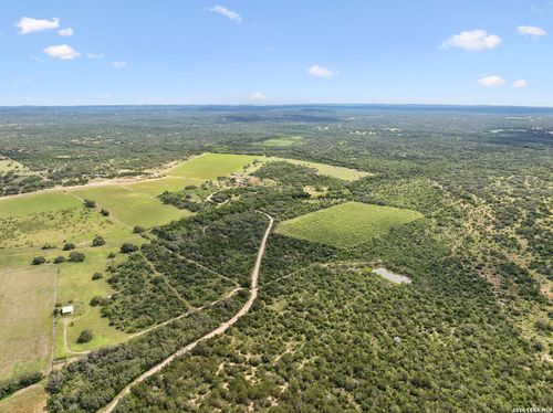 547 County Road 3401, Hondo, TX, 78861-7019 | Card Image