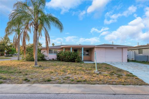 3243 Eisenhower Dr, HOLIDAY, FL, 34691-3318 | Card Image