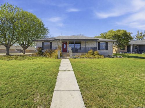 227 Southway Drive, Kerrville, TX, 78028 | Card Image
