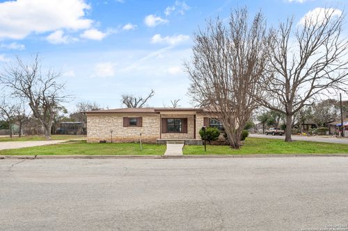 1307 11th St, Hondo, TX, 78861-1103 | Card Image