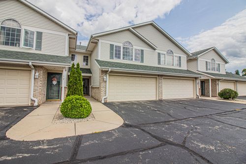622 Shepherds Dr, West Bend, WI, 53090-8417 | Card Image