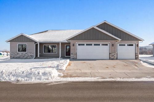 935 Crockett Drive, Holmen, WI, 54636 | Card Image