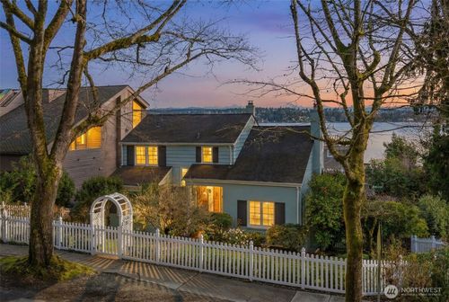 1702 Lake Washington Blvd, Seattle, WA, 98122-3542 | Card Image