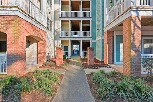 8252 N View Blvd, Norfolk, VA, 23518-3554 | Card Image