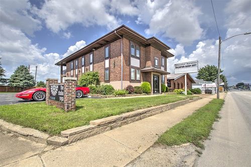 952 E Eldorado St, Decatur, IL, 62521-1966 | Card Image