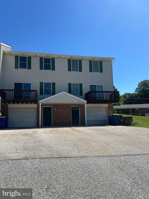 212 Ark Dr, DALLASTOWN, PA, 17313-9410 | Card Image