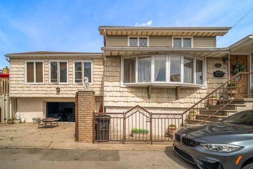 10 Canton Ct, Brooklyn, NY, 11229-6023 | Card Image