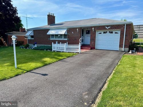 111 Haybrook Dr, YORK, PA, 17406-3138 | Card Image