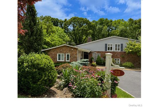 23 Highwood Rd, Oyster Bay, NY, 11771-3801 | Card Image