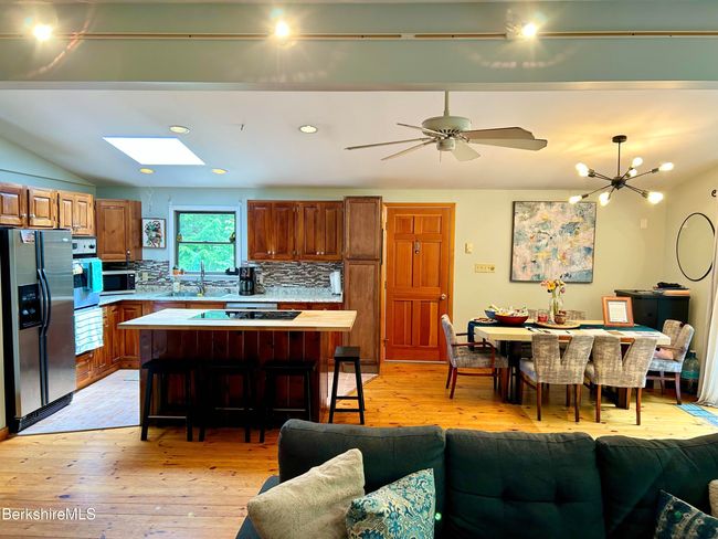 305 Shadow Ln, House other with 3 bedrooms, 3 bathrooms and null parking in Sandisfield MA | Image 6