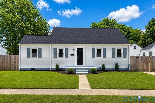 7 Mohican Dr, Portsmouth, VA, 23701-2421 | Card Image