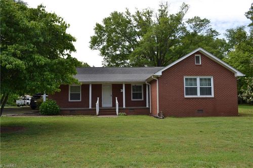 7476 Nc Highway 135, Mayodan, NC, 27027-8131 | Card Image