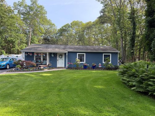 208 Country Rd, Medford, NY, 11763-1634 | Card Image