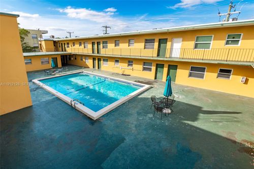 3b-1975 Ne 135th St, North Miami, FL, 33181-2140 | Card Image